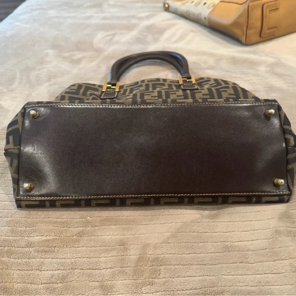 Fendi Zucca top handle. Great condition - Picture 6 of 13